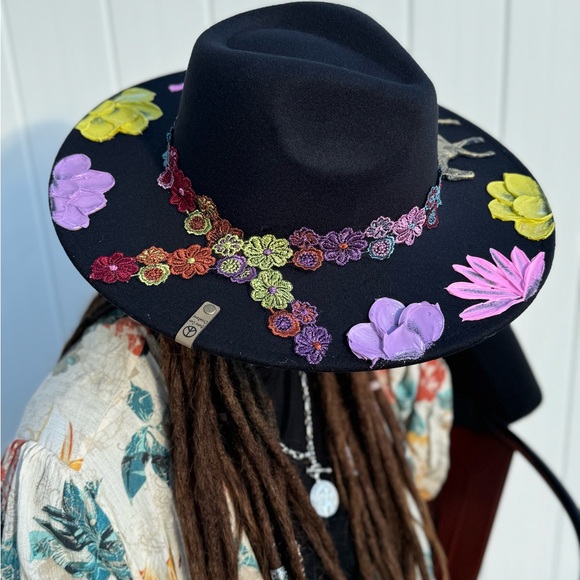 Hand painted hat - Picture 3 of 8